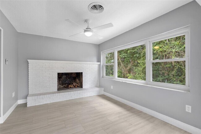 Building Photo - 4116 SW 20th St