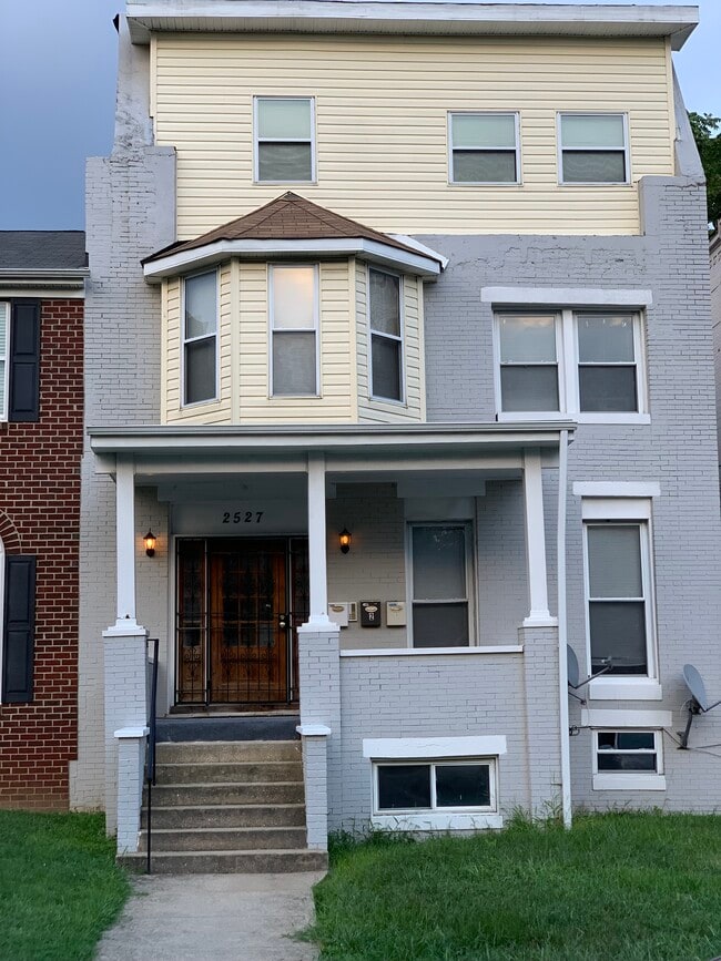 Building Photo - 2527 Brookfield Ave