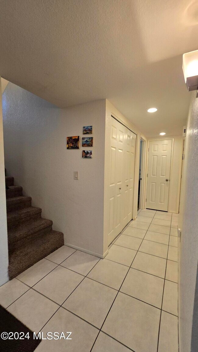 Building Photo - 3478 N Richland Dr