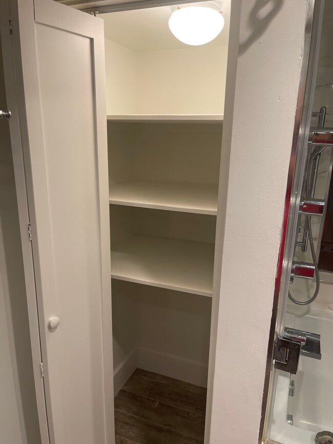 Linen closet Owners Suite 1 - 505 O St NW