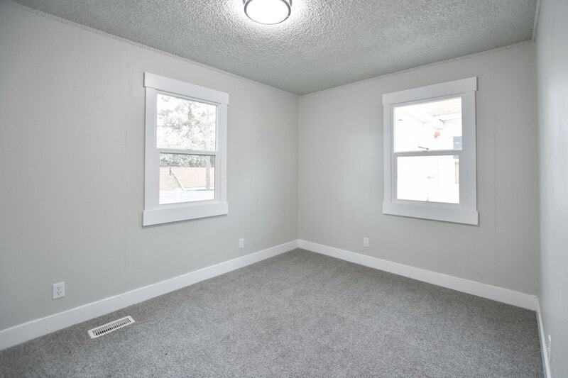 Building Photo - 263 Maple St