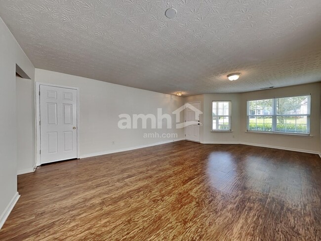 Building Photo - 307 Meadows Ln