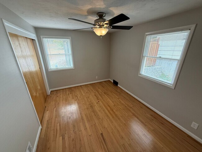 Building Photo - Beautiful Four Bedroom Home in South Salem with Large Backyard and New Paver Patio!
