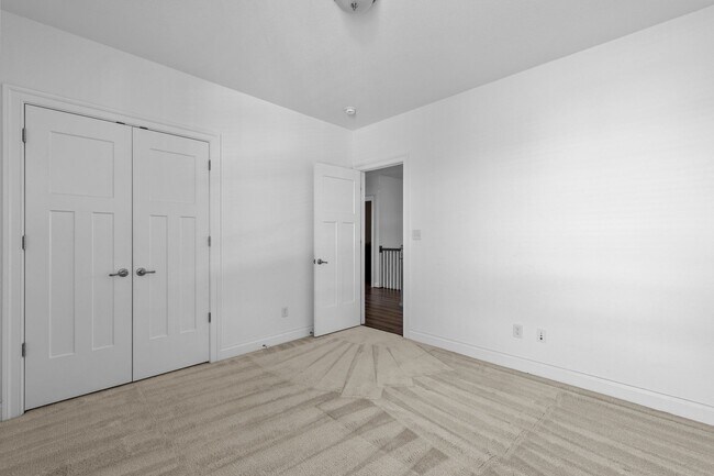 Building Photo - Exquisite 4-bedroom, 2.5-bath home located in the charming city of Chesapeake