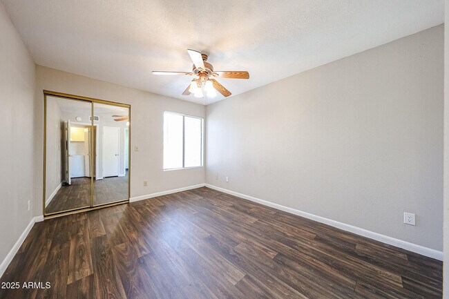 Building Photo - 747 S Ext Rd