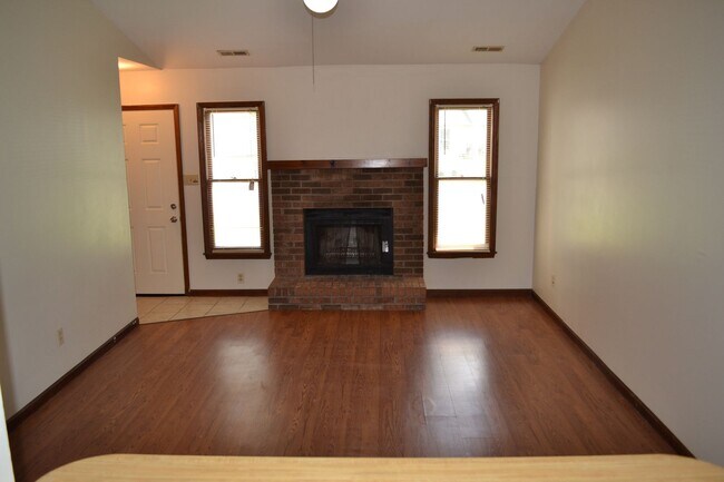 Building Photo - 124-126 Corey Cir