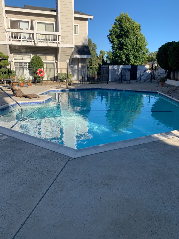 Building Photo - 4676 Don Lorenzo Dr