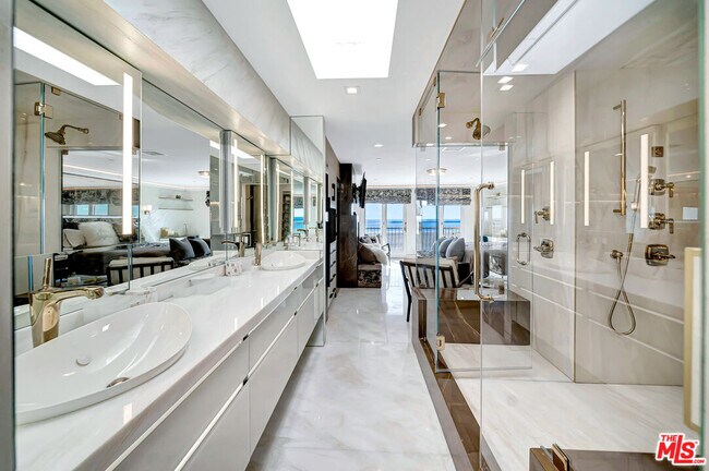 Building Photo - 6309 Ocean Front Walk