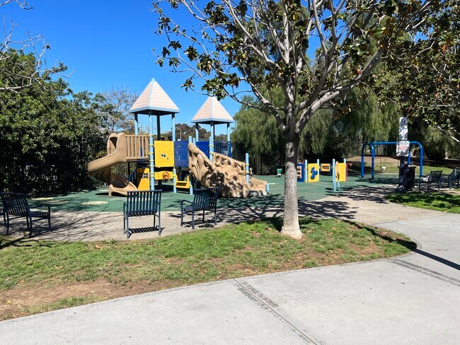 Building Photo - 889 Date St