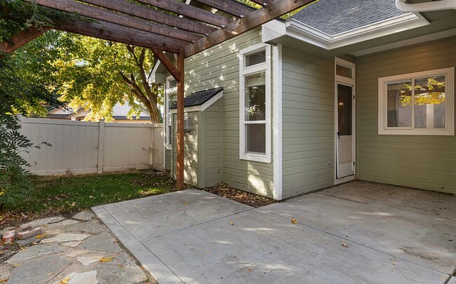 Building Photo - Charming 3 Bedroom Home in Eagle – Minutes to Eagle Bike Park