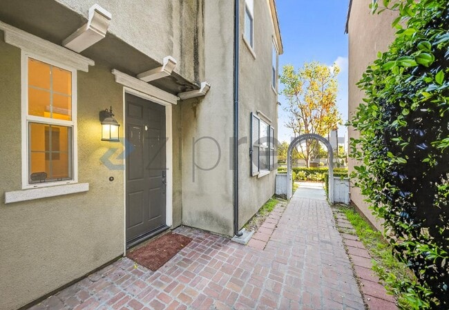 Building Photo - 4183 Vía Napoli