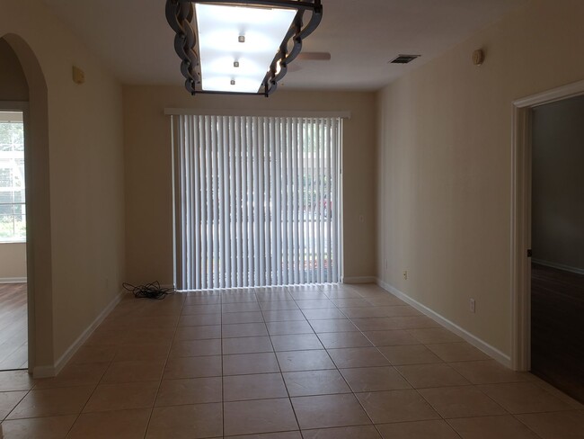 Building Photo - Ground Floor, Remodeled, Spacious Condo in...