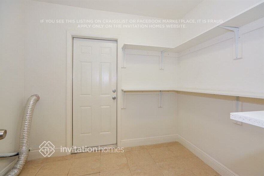 Building Photo - 3100 SW 20th Ct