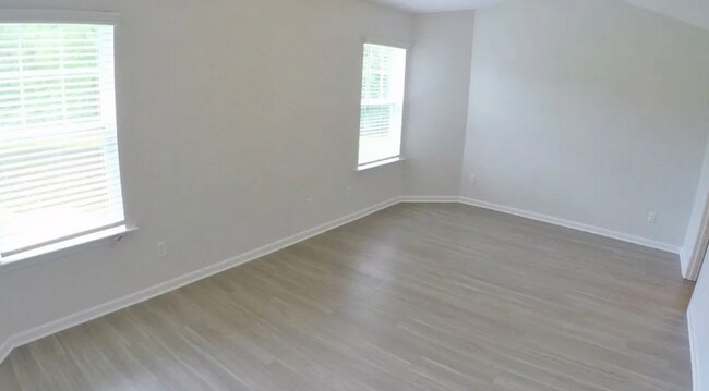 Building Photo - 31 SAW