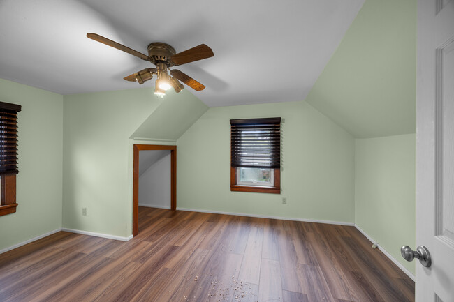 Building Photo - 9537 Chester Ave