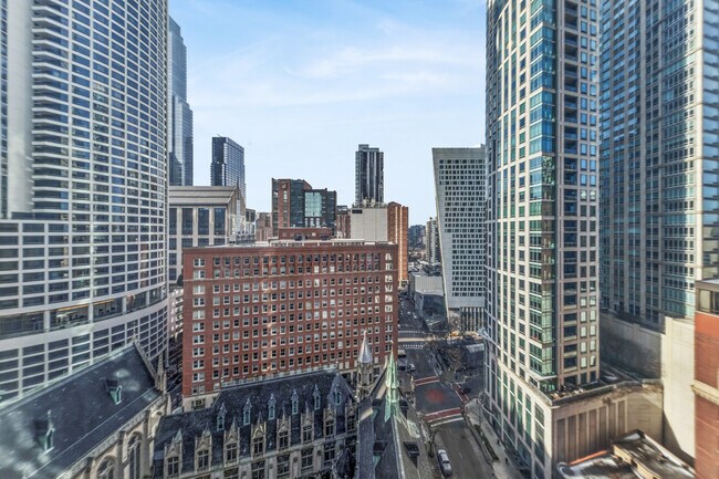 Building Photo - 111 E Chestnut St