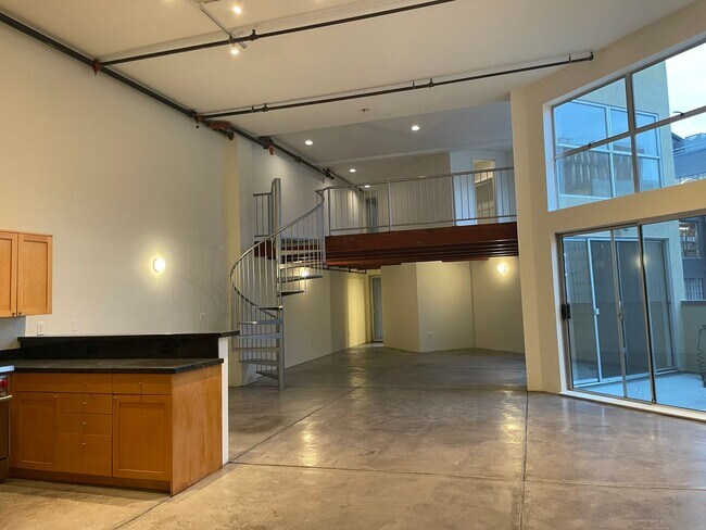 Building Photo - Mariposa Street 1020