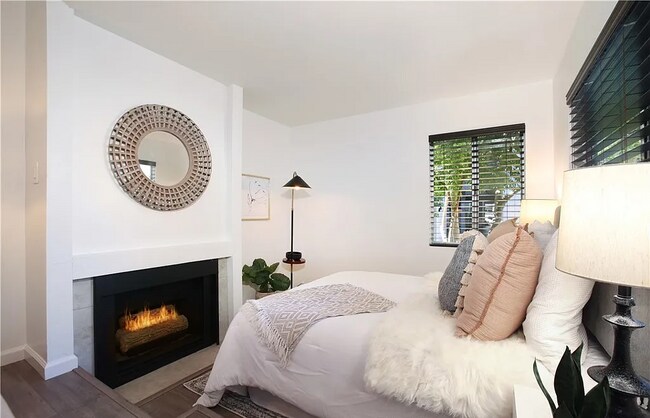 Building Photo - Live the ultimate Huntington Beach lifesty...