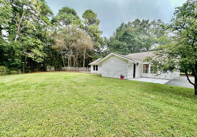 Building Photo - Completely Remodeled Ranch Style Home in t...