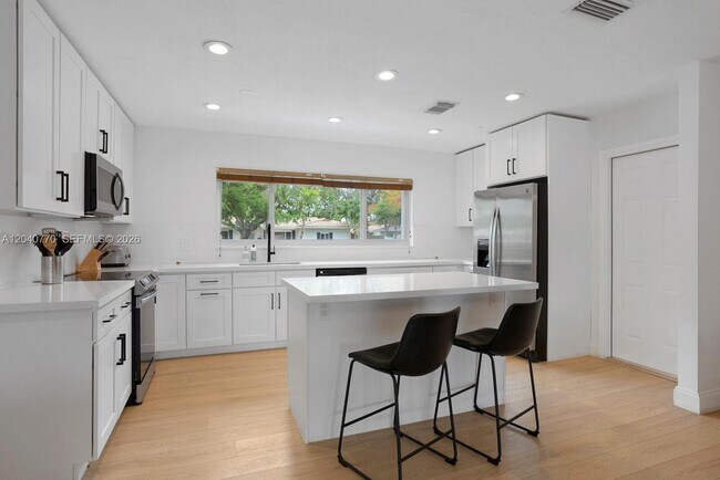 Building Photo - 1365 SW 9th St