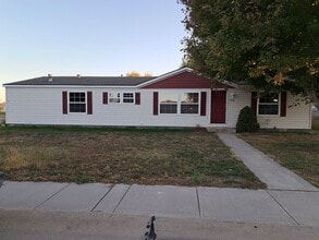 Building Photo - Ranch style 3 BR 2 BA
