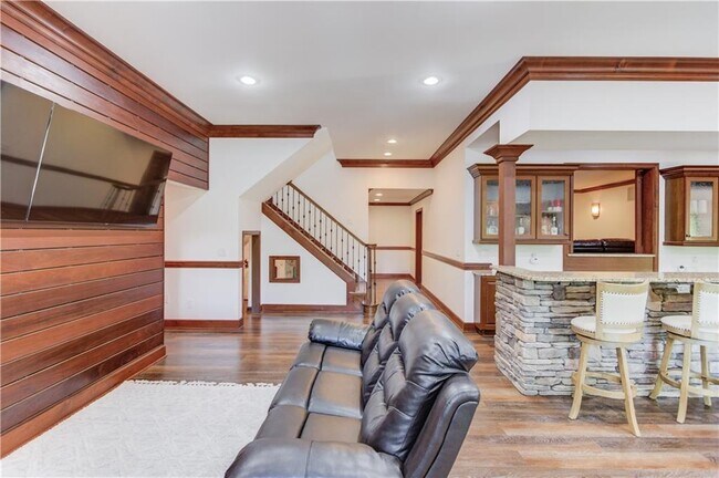 Building Photo - 2870 Roanoke Rd