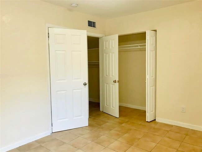 Building Photo - 521 NE 62nd St