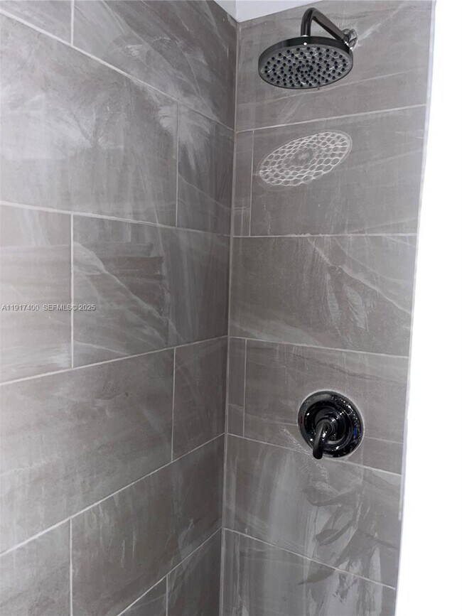 Building Photo - 3355 NE 13th Cir Dr