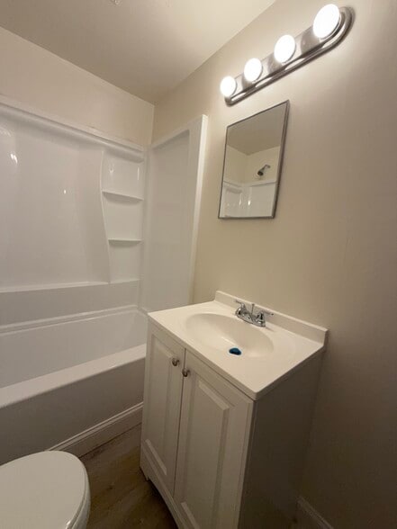 Building Photo - 900 Richland St