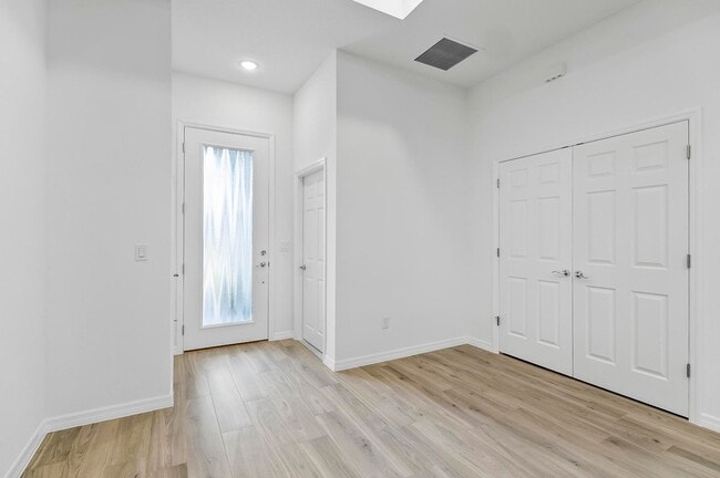 Building Photo - 31 Louvet Ln