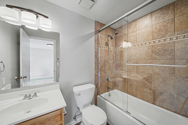 Building Photo - 1018 Davidson Dr