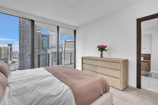 Building Photo - 1000 Brickell Plaza