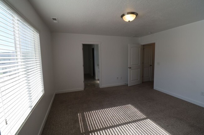 Building Photo - Beautiful Legacy Farms Home