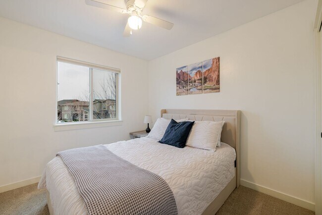 Building Photo - Charming Redmond Craftsman Retreat – Stylish 3-Bed, 3-Bath Home with Community Amenities