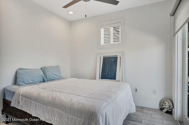 Building Photo - 903 Ocean Ave N