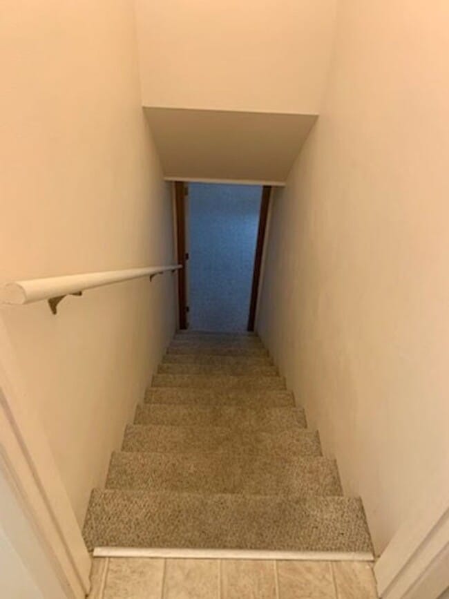 Building Photo - Spacious Heights 3 Bed!