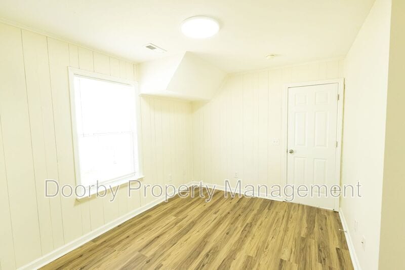 Building Photo - 3627 6th Ave