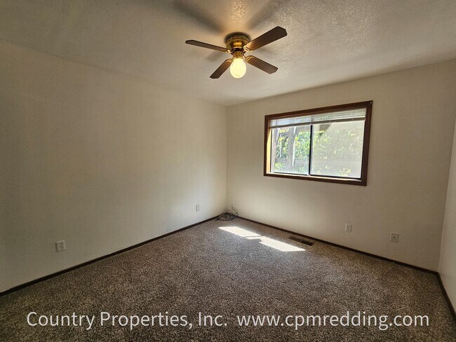 Building Photo - Stunning House with a Pool in West Redding Coming Available in August!