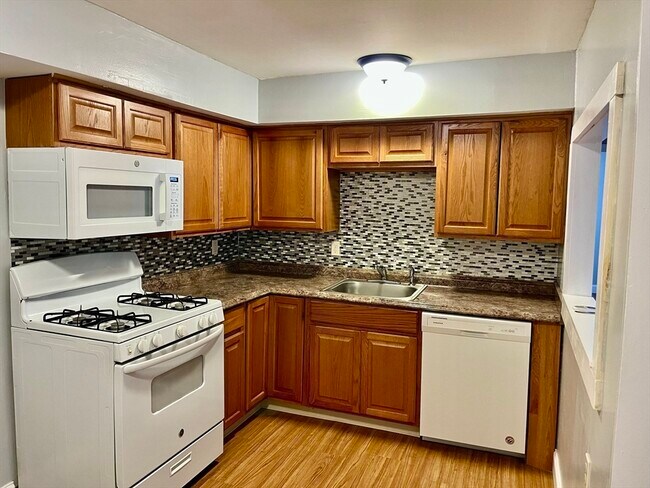 Building Photo - 225 Danforth St