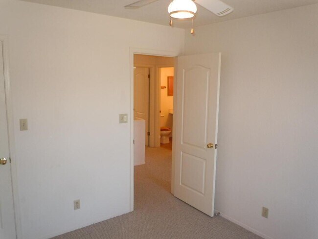 Building Photo - 2059 Columbia Ct NE