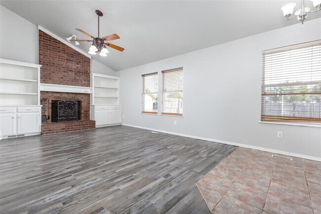 Building Photo - 907 W Tesio Way