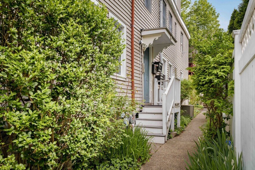 Building Photo - 229 Hurley St