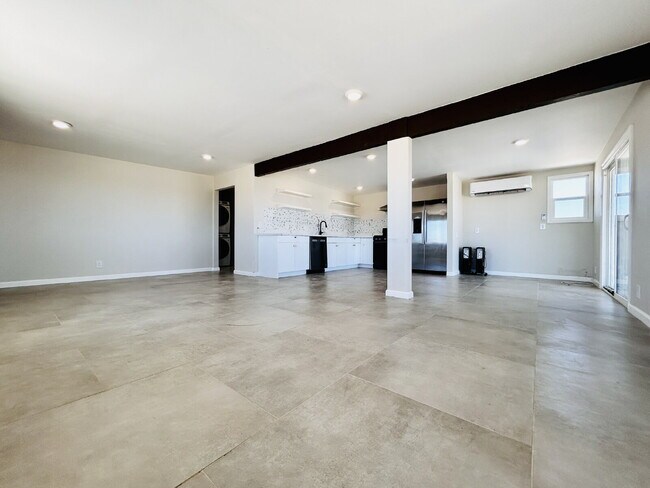 Building Photo - Quiet 2 bd House Surrounded by Open Desert