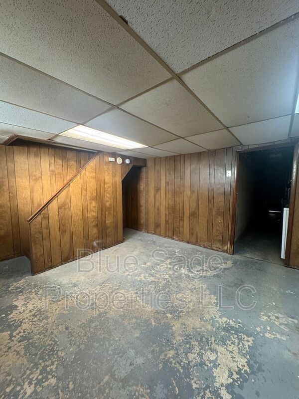 Building Photo - 1500 Llanwellyn Ave