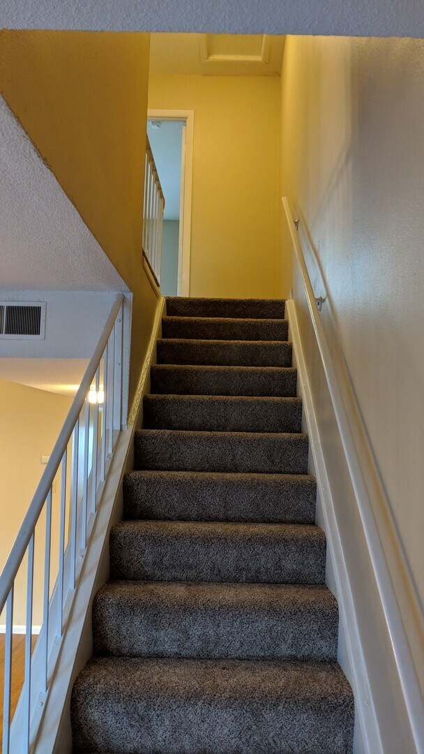 Building Photo - AUGUST 2026!!!  2 bedroom, 1.5 bath 2-story condo in Coralville