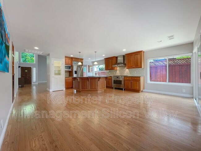 Building Photo - 2261 Plummer Ave