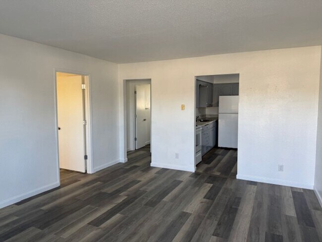 Building Photo - 624 Berrydale Ave