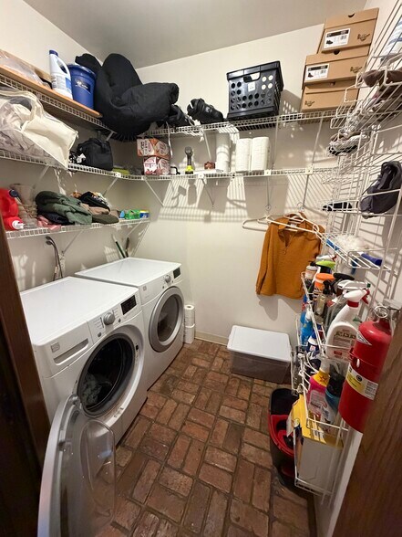 Building Photo - 261 Averill Ave