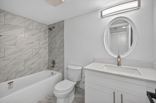 Building Photo - 14375 Strathmore Ln