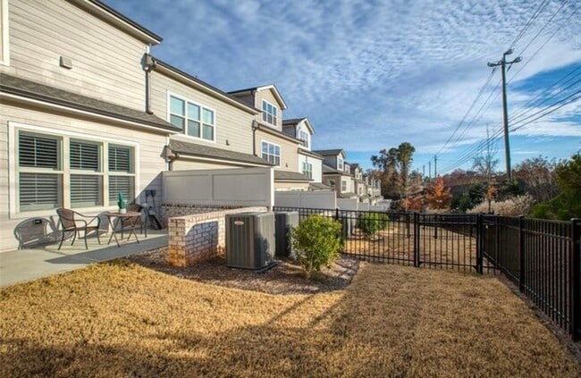 Building Photo - 3458 Fenton Dr